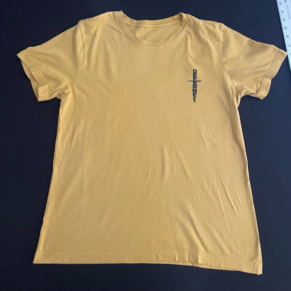Deftones yellow dagger graphic band tee sz L (?)